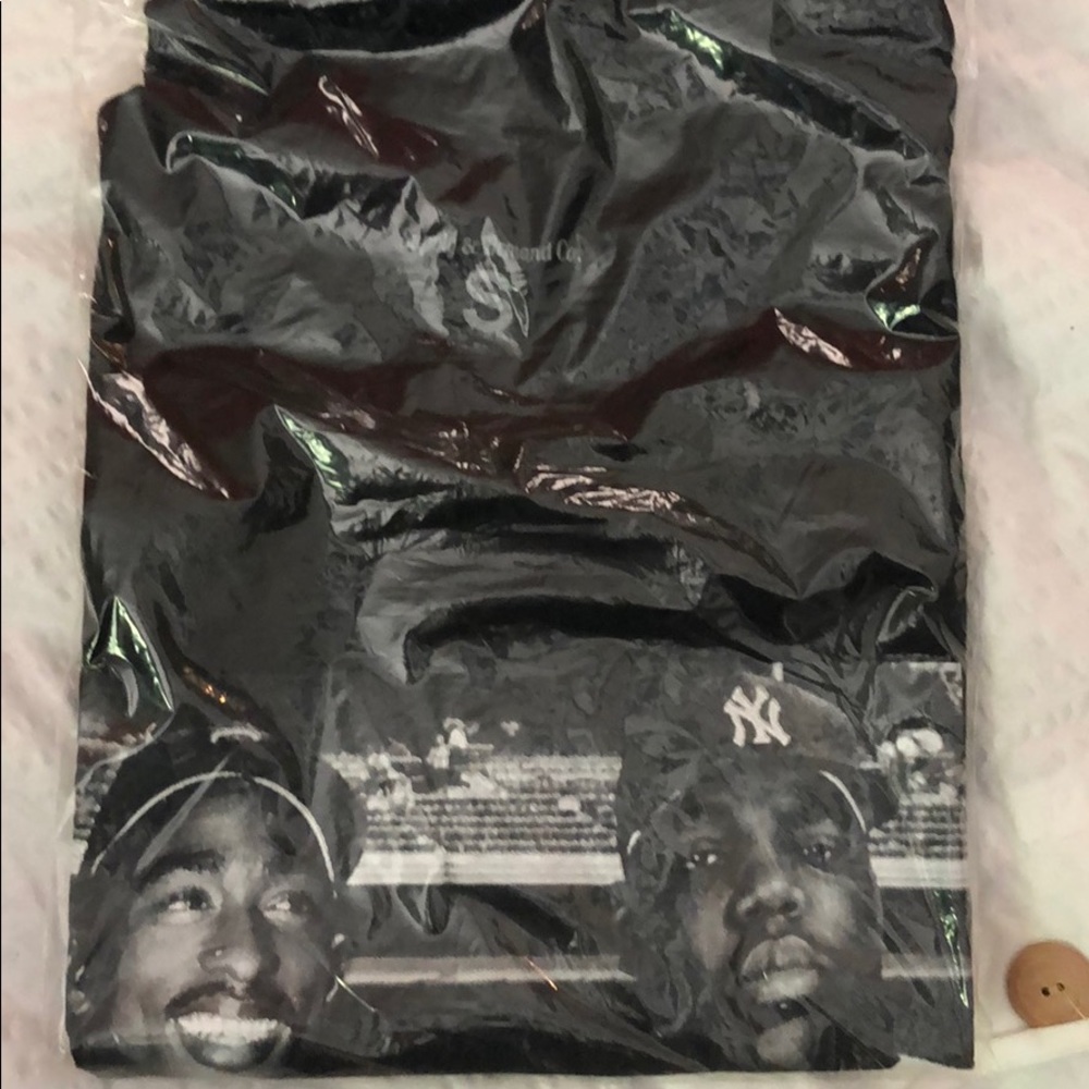 Men’s SMALL Black Tee shirt